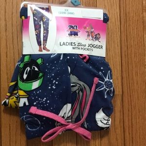 A NEW pair of Space Jam A New Legacy ladies sleep jogger pants in size 3X